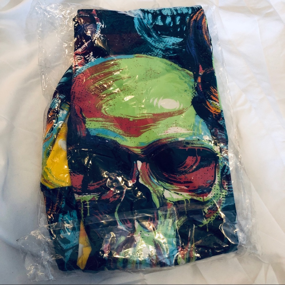 NWT UNICORN LULAROE SKULL OS LEGGINGS